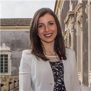 Insegnante di Discipline letterarie e Latino impartisce lezioni di Latino, Italiano, Storia e Geografia